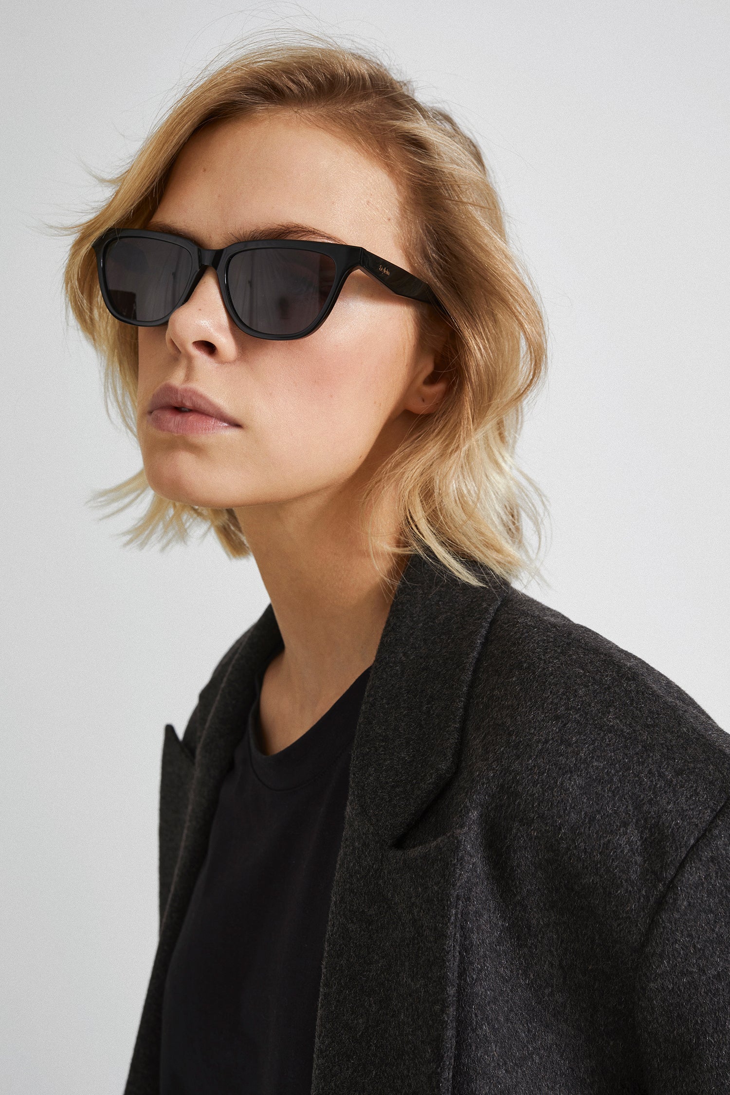 MANHATTAN SUNNIES - BLACK